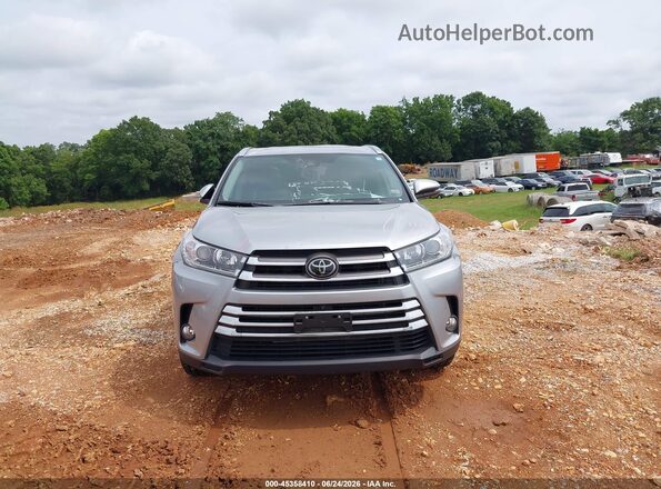 5TDDZRFH8JS818180 2018 TOYOTA HIGHLANDER Silver Widok zestawu wskaźników