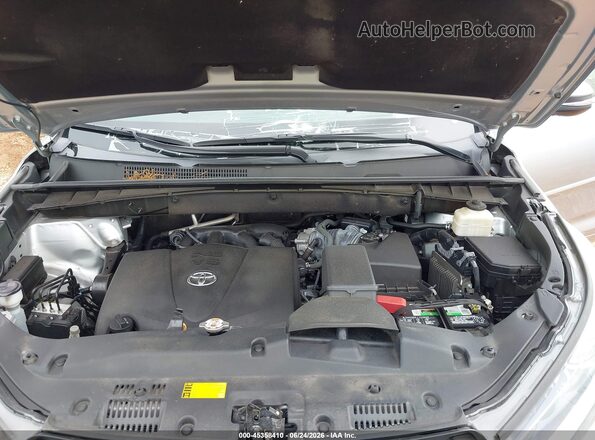 5TDDZRFH8JS818180 2018 TOYOTA HIGHLANDER Silver Widok z tyłu