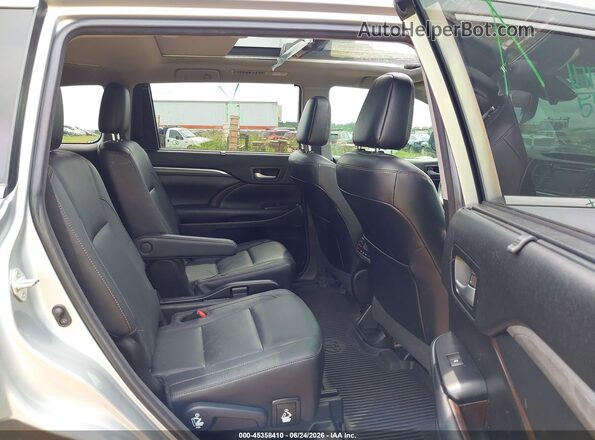 5TDDZRFH8JS818180 2018 TOYOTA HIGHLANDER Silver Widok naklejki z numerem VIN
