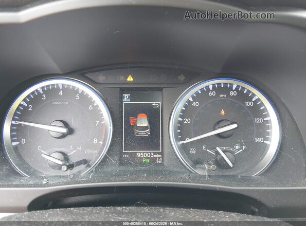 5TDDZRFH8JS818180 2018 TOYOTA HIGHLANDER Silver Widok tylnych siedzeń