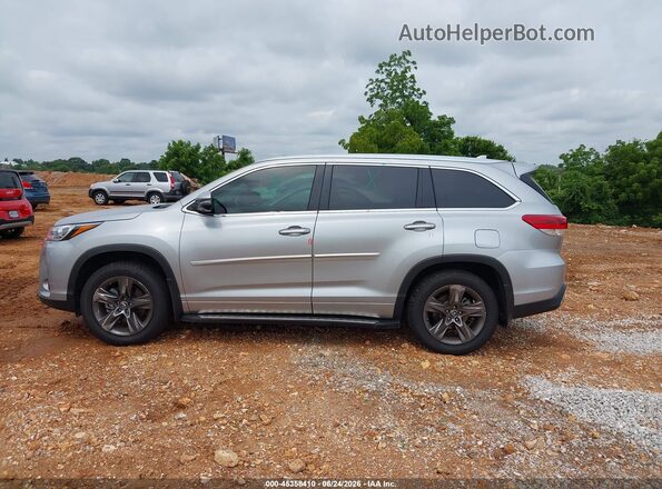 5TDDZRFH8JS818180 2018 TOYOTA HIGHLANDER Silver Widok wnętrza 360 stopni