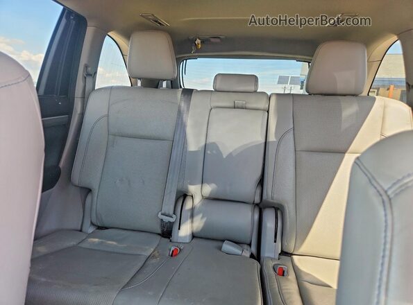 5TDDZRFH8JS850644 2018 TOYOTA HIGHLANDER Blue Հետևի նստատեղերի տեսք