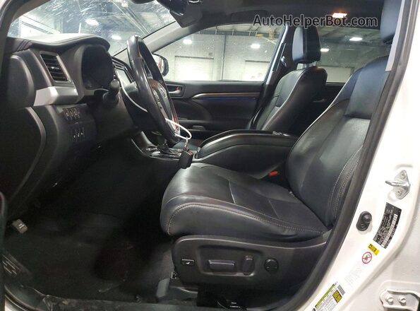 5TDDZRFH9JS831715 2018 TOYOTA HIGHLANDER White Widok wnętrza z przodu