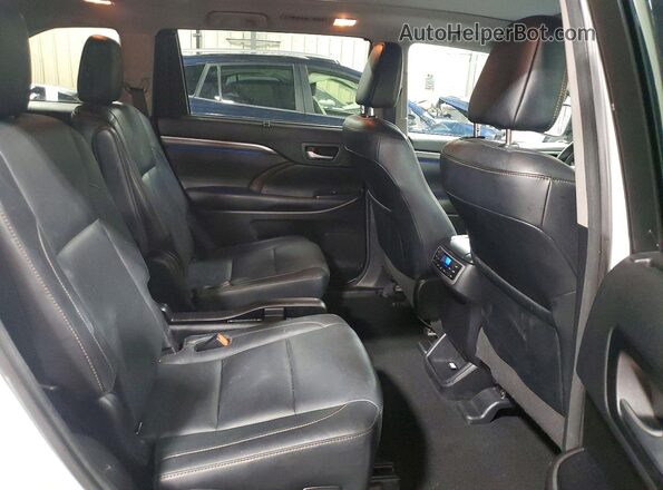 5TDDZRFH9JS831715 2018 TOYOTA HIGHLANDER White Widok tylnych siedzeń