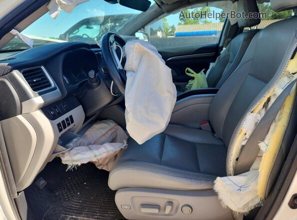 5TDDZRFHXHS424058 2017 TOYOTA HIGHLANDER White წინა სალონის ხედი