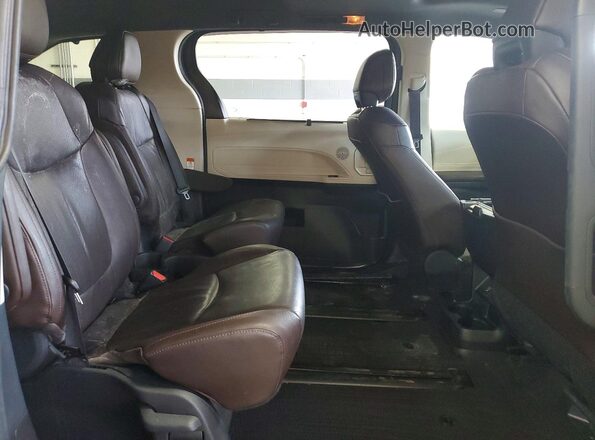 5TDESKFC0RS151511 2024 TOYOTA SIENNA Gray Vista interior trasera