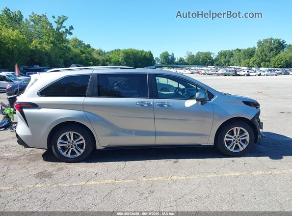 5TDESKFC5MS009485 2021 TOYOTA SIENNA Silver Սալոնի 360 աստիճան տեսք