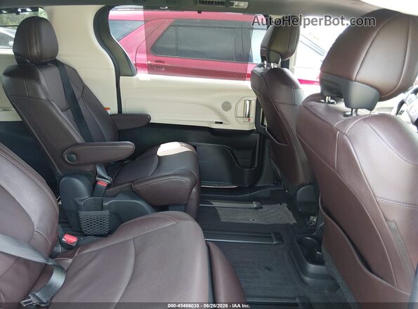 5TDESKFC8RS135671 2024 TOYOTA SIENNA Red Widok naklejki z numerem VIN
