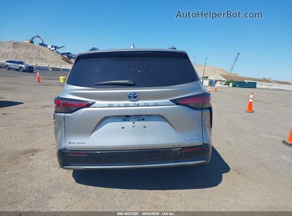 5TDESKFC8SS175867 2025 TOYOTA SIENNA Silver 