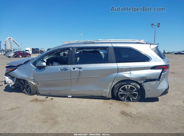 5TDESKFC8SS175867 2025 TOYOTA SIENNA Silver Widok wnętrza 360 stopni