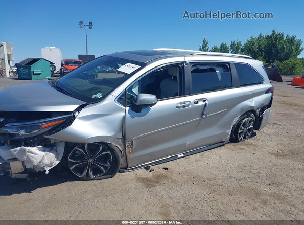 5TDESKFC8SS175867 2025 TOYOTA SIENNA Silver Widok z przodu