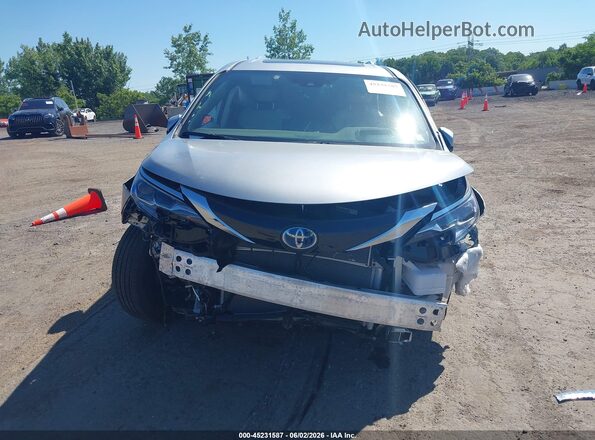 5TDESKFC8SS175867 2025 TOYOTA SIENNA Silver Widok zestawu wskaźników