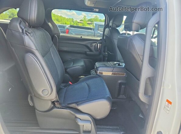 5TDESKFC9SS185128 2025 TOYOTA SIENNA White უკანა სალონის ხედი