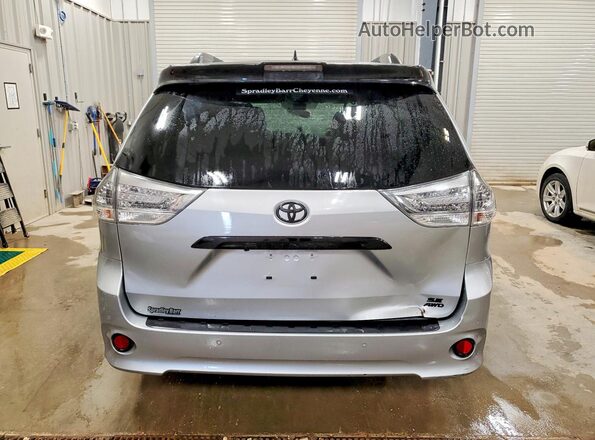 5TDEZ3DC8LS232753 2020 TOYOTA SIENNA Серебряный Вид сзади
