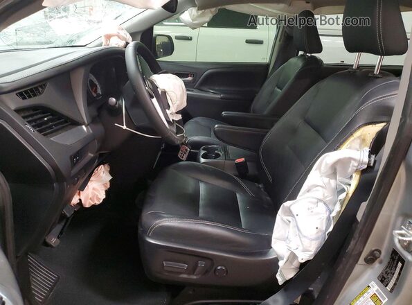 5TDEZ3DC8LS232753 2020 TOYOTA SIENNA Серебряный Вид салона спереди