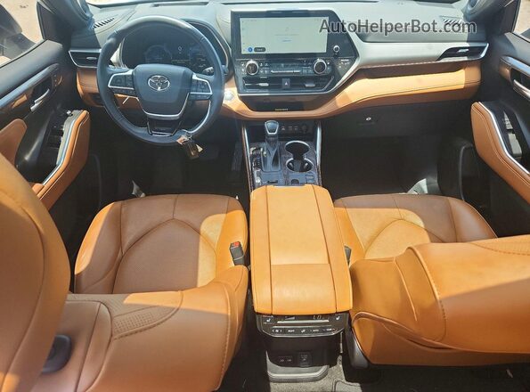 5TDFARAH4PS021313 2023 TOYOTA HIGHLANDER Белый Вид панели приборов