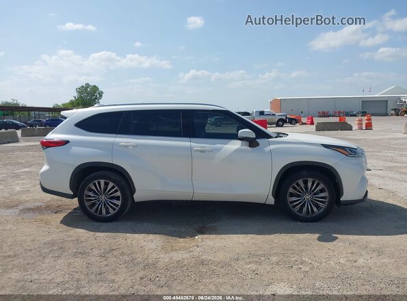 5TDFZRAH7LS016660 2020 TOYOTA HIGHLANDER White Вид задньої частини салону