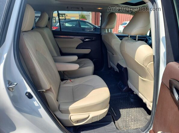 5TDFZRBH1NS222820 2022 TOYOTA HIGHLANDER White Vista interior trasera