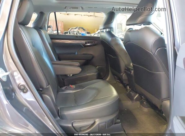 5TDFZRBH3NS210863 2022 TOYOTA HIGHLANDER Gray Widok naklejki z numerem VIN