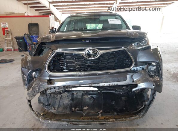 5TDFZRBH3NS210863 2022 TOYOTA HIGHLANDER Gray Widok wnętrza z tyłu