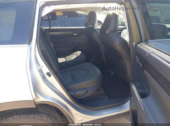 5TDFZRBH7LS045400 2020 TOYOTA HIGHLANDER Silver Widok naklejki z numerem VIN