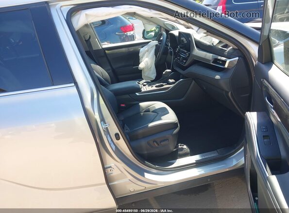 5TDFZRBH7LS045400 2020 TOYOTA HIGHLANDER Silver Widok wnętrza z przodu