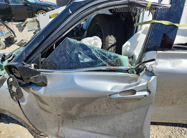5TDFZRBHXNS192104 2022 TOYOTA HIGHLANDER Silver Widok wnętrza z przodu
