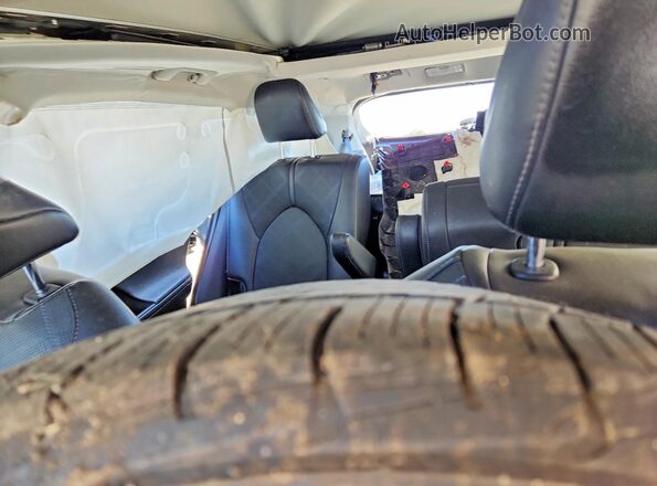 5TDFZRBHXNS192104 2022 TOYOTA HIGHLANDER Silver Widok tylnych siedzeń