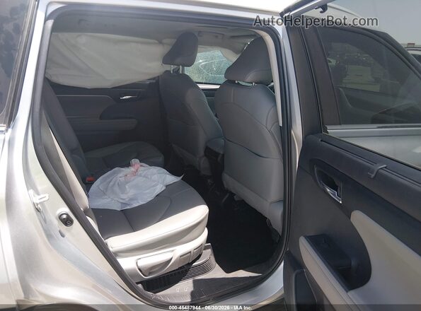 5TDGARAH8NS515871 2022 TOYOTA HIGHLANDER Silver Widok tylnych siedzeń