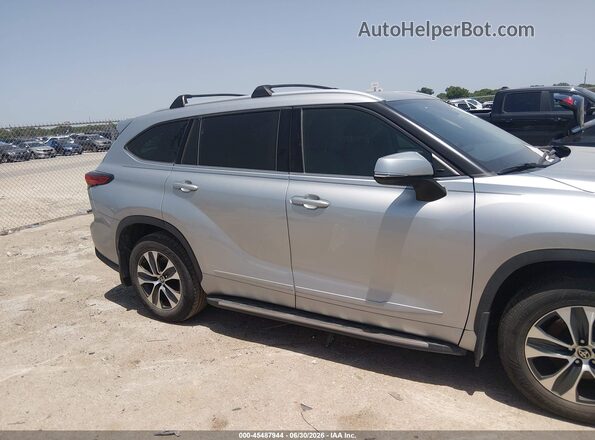 5TDGARAH8NS515871 2022 TOYOTA HIGHLANDER Silver Widok zestawu wskaźników