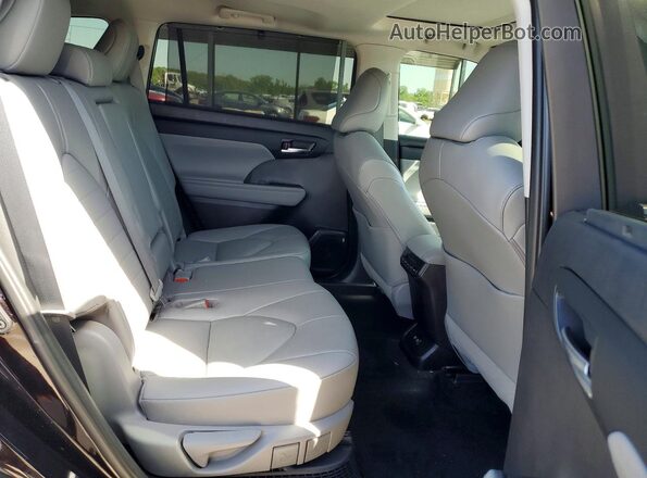 5TDGARAH9MS012090 2021 TOYOTA HIGHLANDER Black Вид задньої частини салону