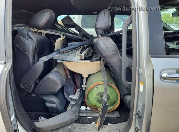 5TDGSKFC8SS215809 2025 TOYOTA SIENNA Silver Vista interior trasera