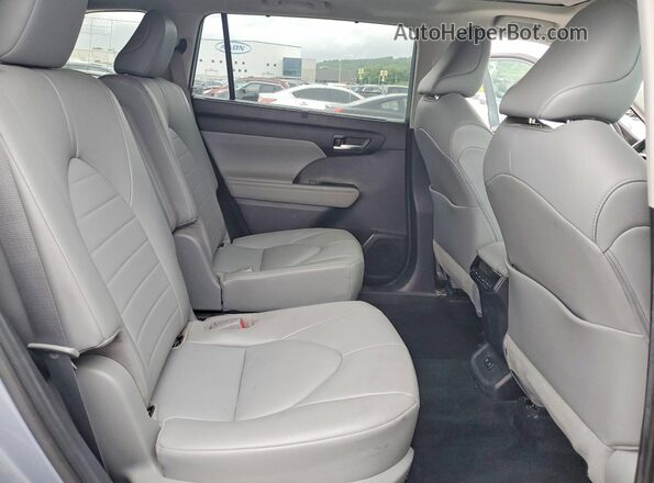 5TDGZRAH4MS055955 2021 TOYOTA HIGHLANDER Silver Vista interior trasera