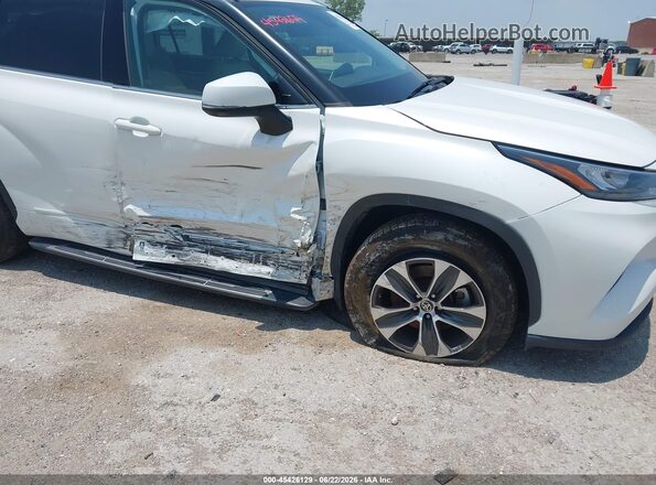 5TDGZRAH9LS021007 2020 TOYOTA HIGHLANDER White Widok z przodu