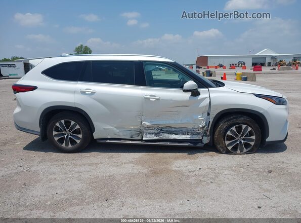 5TDGZRAH9LS021007 2020 TOYOTA HIGHLANDER White Widok wnętrza z tyłu