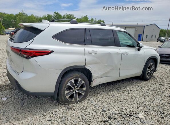 5TDGZRBH2NS204427 2022 TOYOTA HIGHLANDER White 