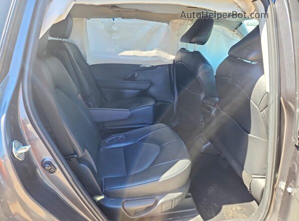 5TDGZRBH2NS594624 2022 TOYOTA HIGHLANDER Charcoal Widok wnętrza z tyłu