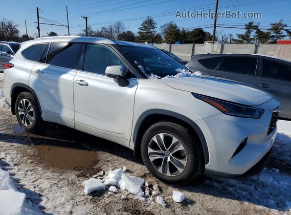 5TDGZRBH6MS130850 2021 TOYOTA HIGHLANDER White Передня права чверть