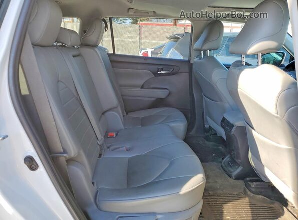 5TDGZRBH6MS130850 2021 TOYOTA HIGHLANDER White Вид задньої частини салону