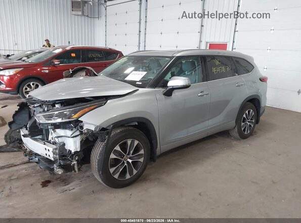 5TDGZRBH6MS548745 2021 TOYOTA HIGHLANDER Silver Առջևի ձախ երեք քառորդ տեսարան