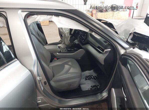 5TDGZRBH6MS548745 2021 TOYOTA HIGHLANDER Silver Սալոնի դիմացի տեսք