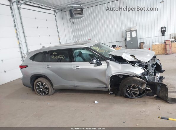 5TDGZRBH6MS548745 2021 TOYOTA HIGHLANDER Silver Սալոնի հետևի տեսք
