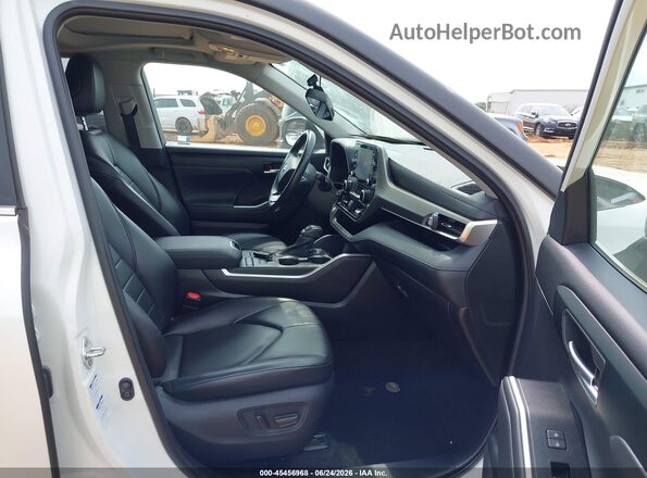 5TDGZRBH7MS540993 2021 TOYOTA HIGHLANDER Белый Вид салона спереди