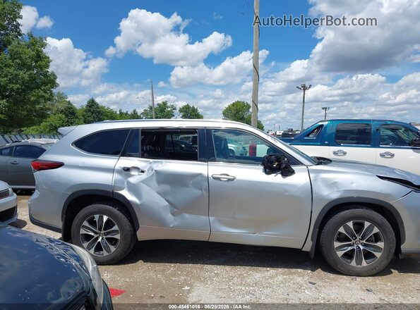 5TDGZRBH8LS502834 2020 TOYOTA HIGHLANDER Silver Rear interior view