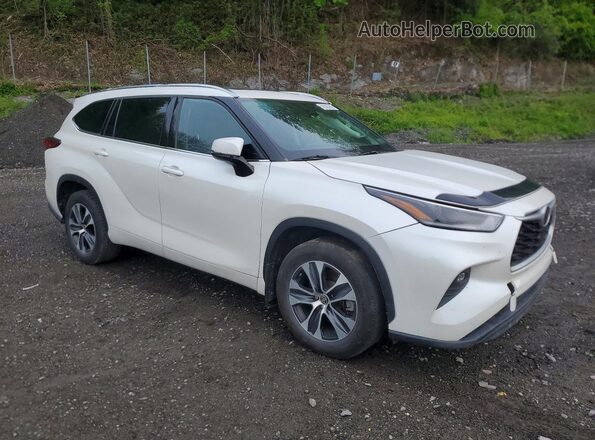5TDGZRBH9MS119826 2021 TOYOTA HIGHLANDER White 