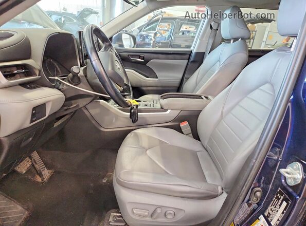 5TDGZRBHXLS004523 2020 TOYOTA HIGHLANDER Blue Front interior view