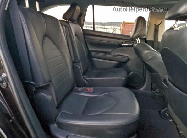 5TDHZRAH0MS039109 2021 TOYOTA HIGHLANDER Black Вид задньої частини салону