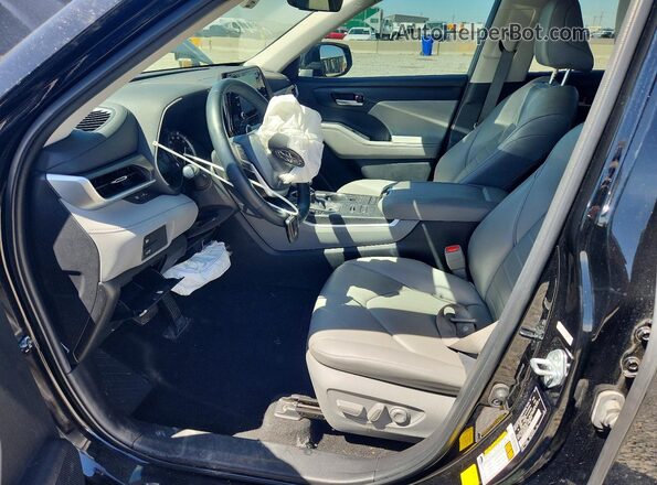 5TDHZRBH3NS569011 2022 TOYOTA HIGHLANDER Black Widok wnętrza z przodu