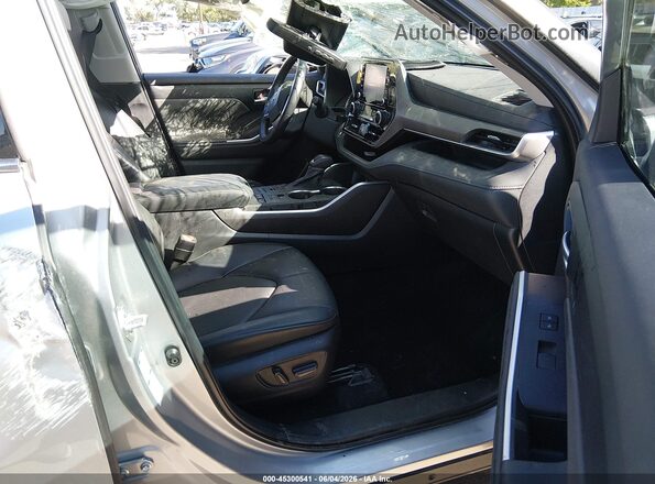 5TDHZRBH3NS583300 2022 TOYOTA HIGHLANDER Silver Vista interior delantera