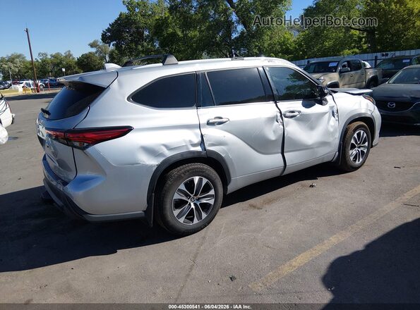 5TDHZRBH3NS583300 2022 TOYOTA HIGHLANDER Silver Trasero derecho